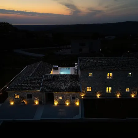 Villa In Pietra *