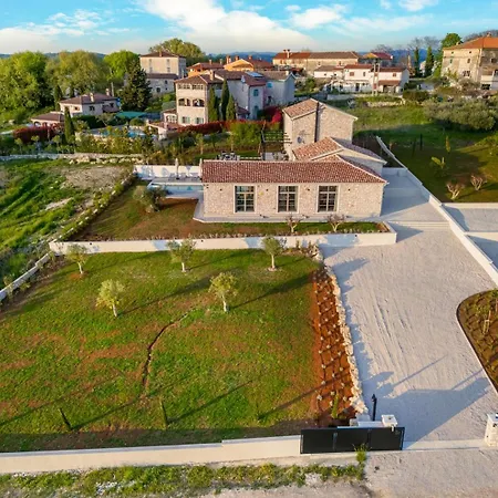 Villa In Pietra *