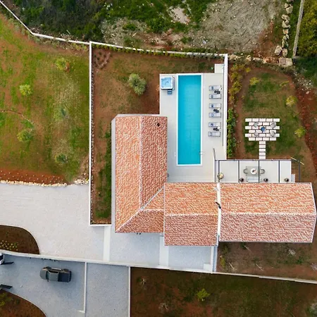Villa In Pietra Vranje Selo