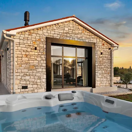 Villa In Pietra *