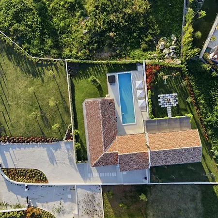 Vila In Pietra