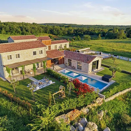 Vila In Pietra *